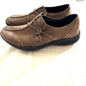 Clarks Wave Walk Brown Leather Slip-On Sneakers SZ 10  NWOT